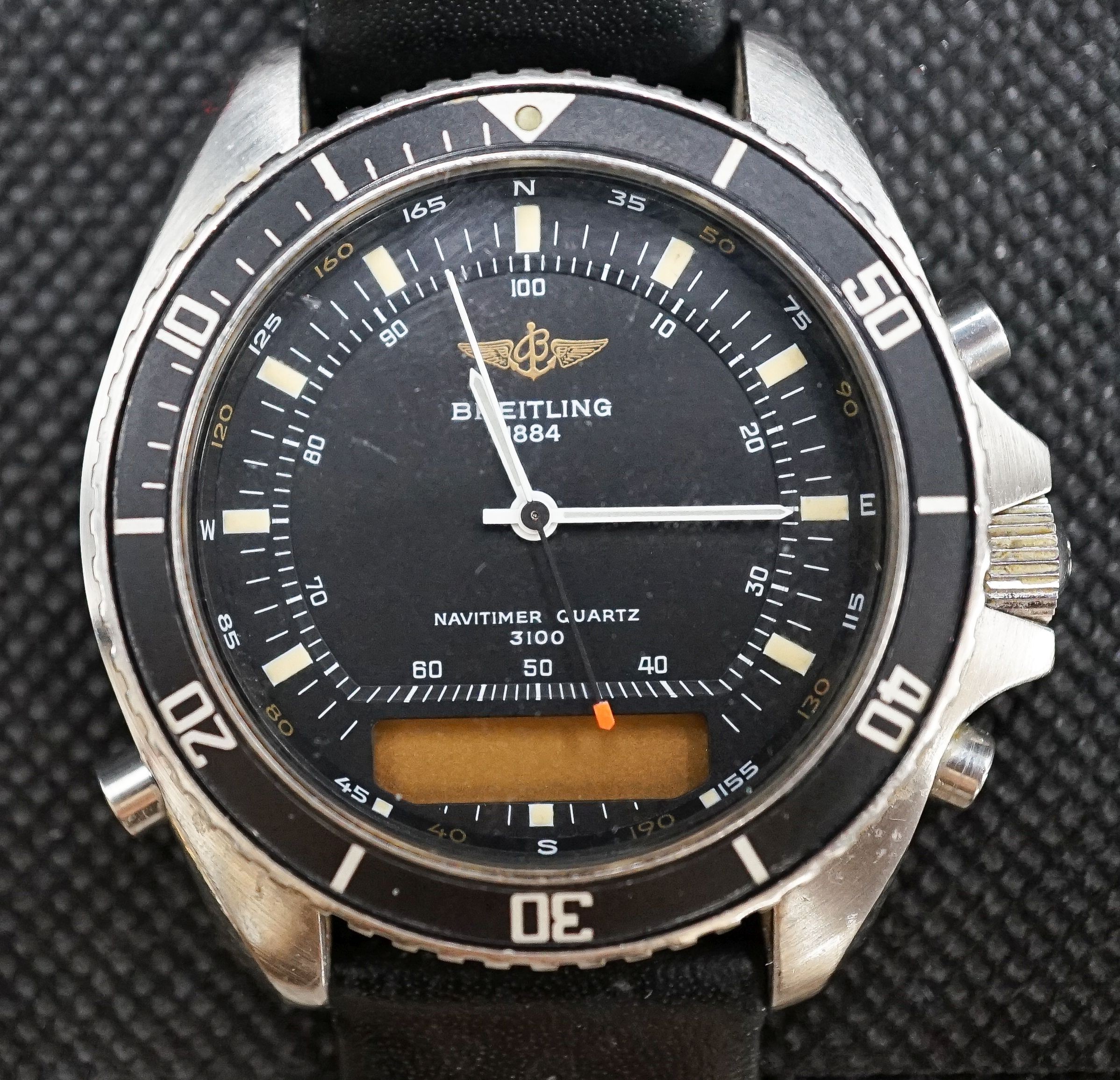A gentleman's stainless steel Breitling Navitimer quartz wrist watch, case diameter 41mm, no box or papers.